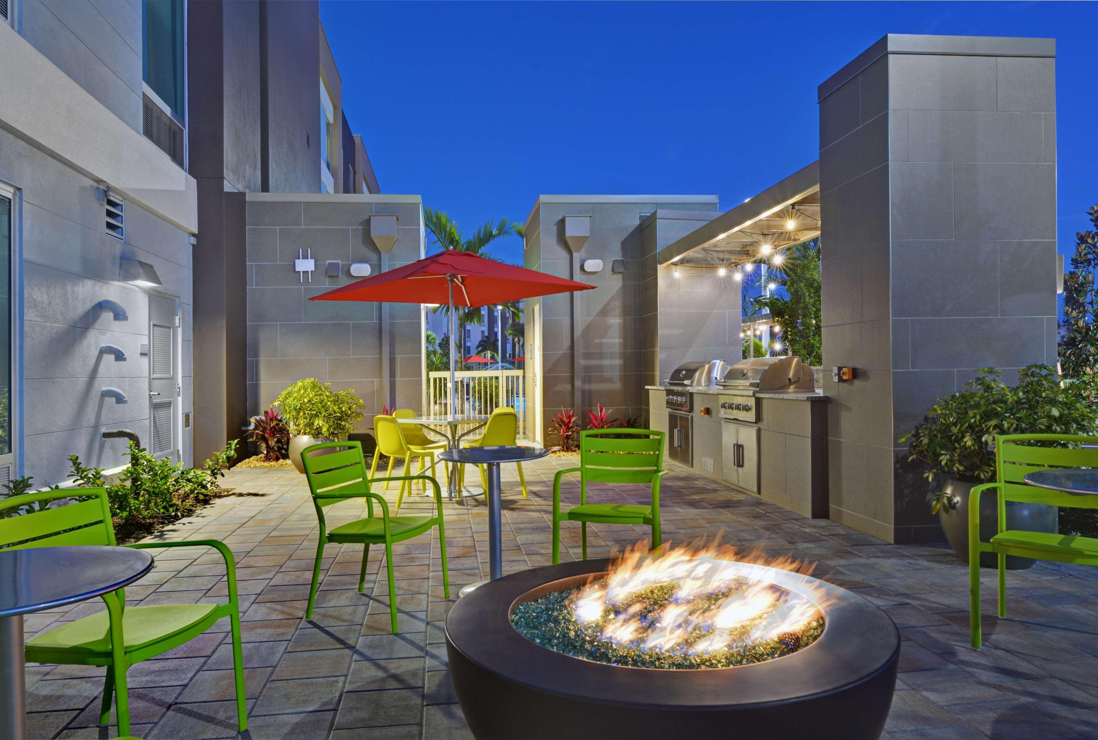 Home2 Suites By Hilton Fort Myers Colonial Blvd Екстер'єр фото