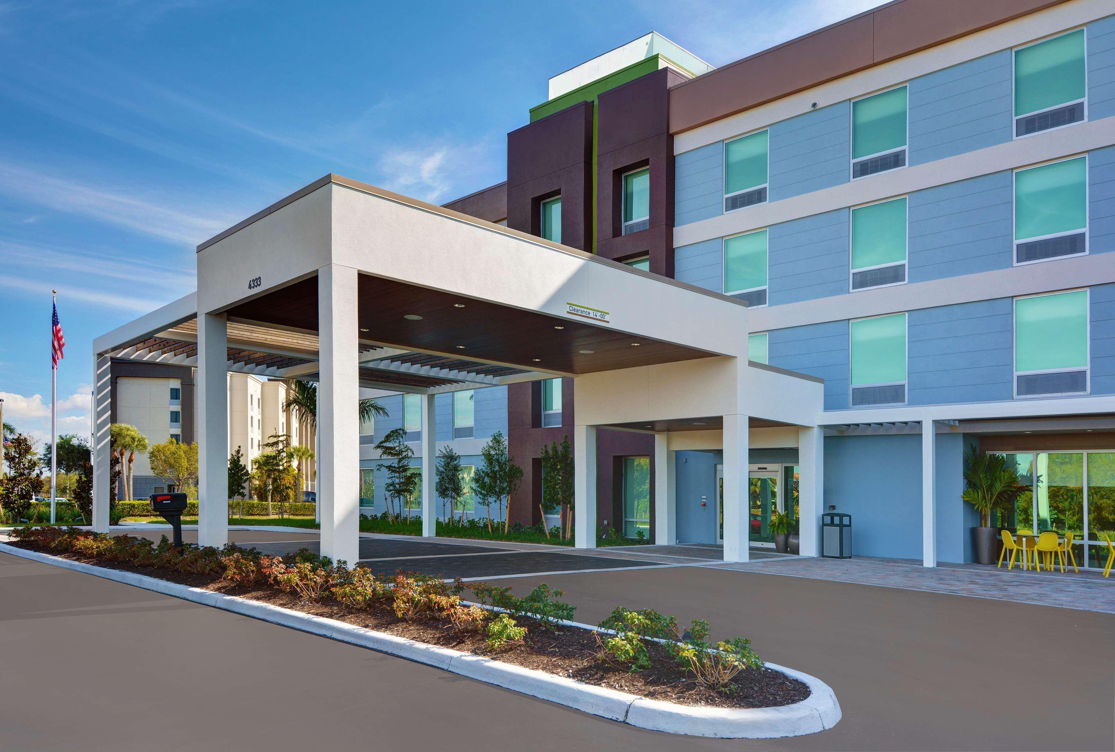 Home2 Suites By Hilton Fort Myers Colonial Blvd Екстер'єр фото